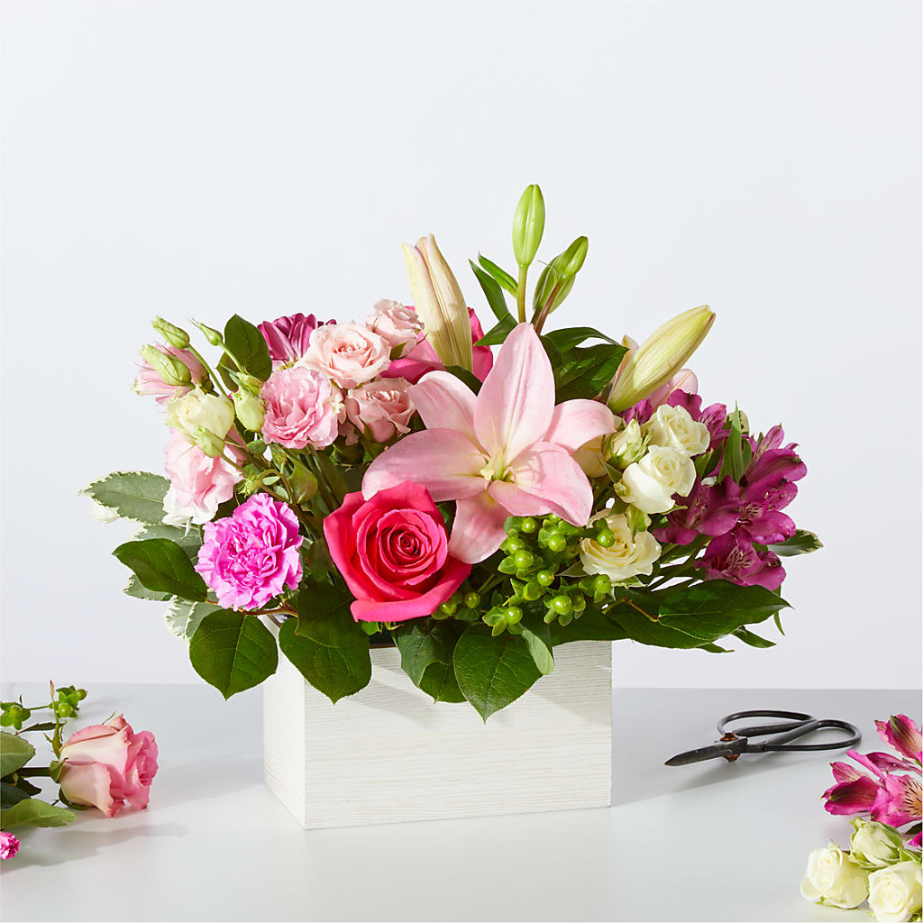 Sweetberry Box – A Florist Original – CASSIDY'S FLOWERS, Newmarket ON