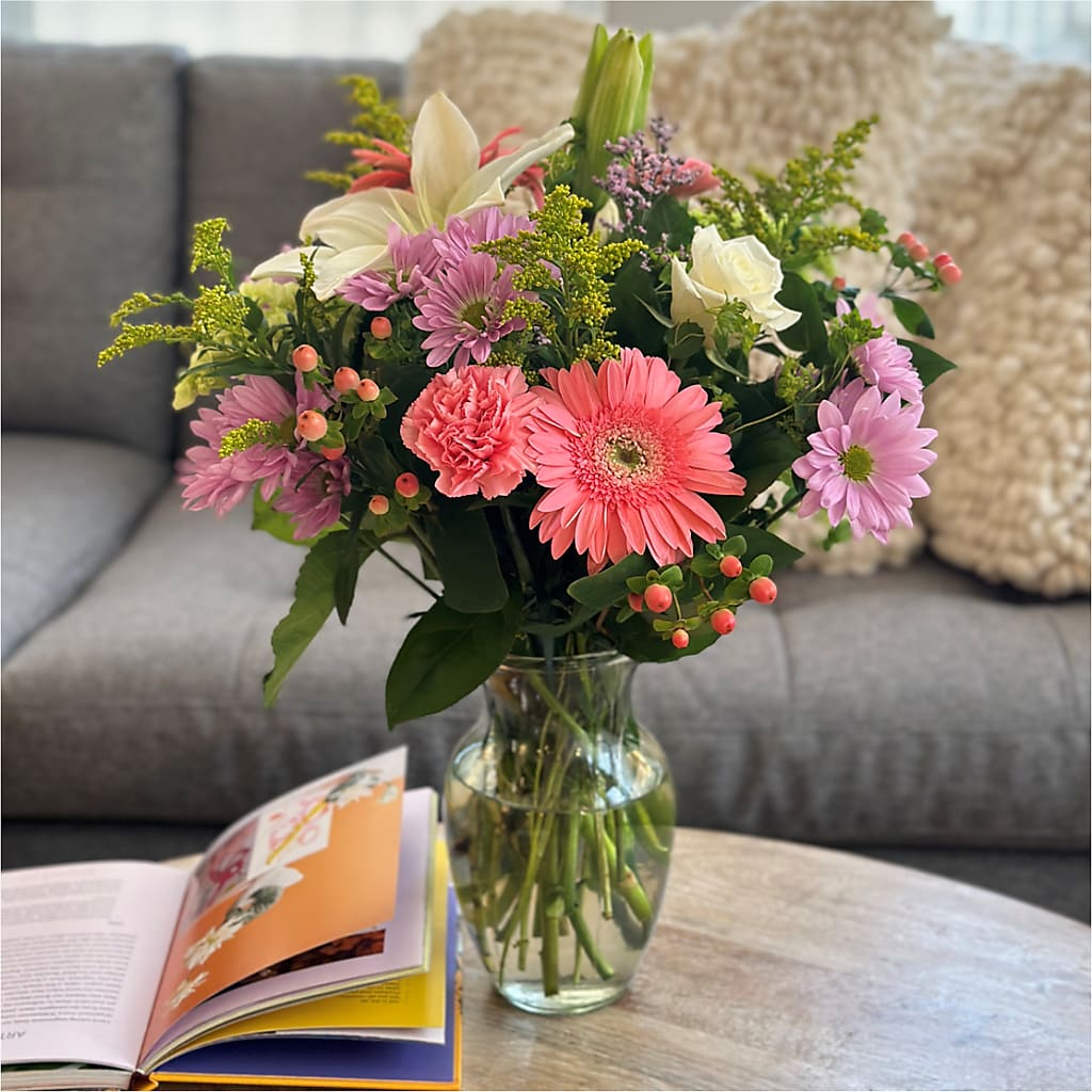 Pastel Tradition - A Florist Original – CASSIDY'S FLOWERS, Newmarket ON