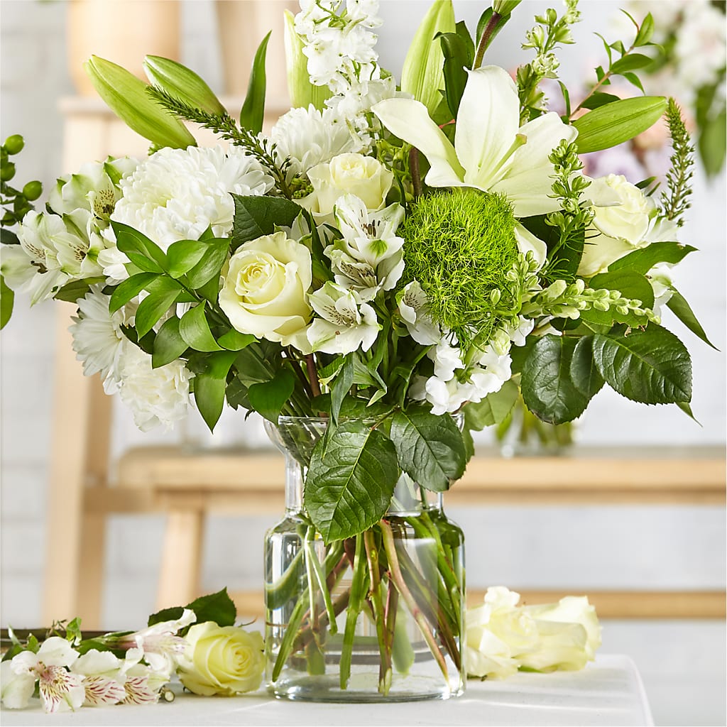 Classic Ivory – A Florist Original – CASSIDY'S FLOWERS, Newmarket ON