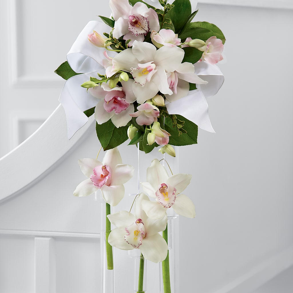 Perfect Entrance Pew Arrangement – CASSIDY'S FLOWERS, Newmarket ON