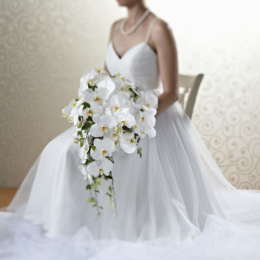 Classic White Bouquet – CASSIDY'S FLOWERS, Newmarket ON