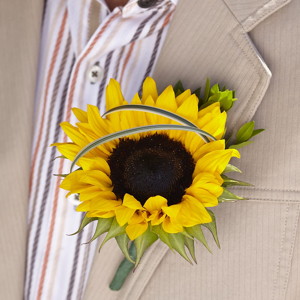 Free Spirit Boutonniere – CASSIDY'S FLOWERS, Newmarket ON