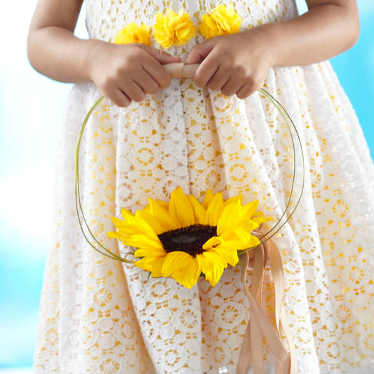 Ramo de niña de las flores con dulce sol