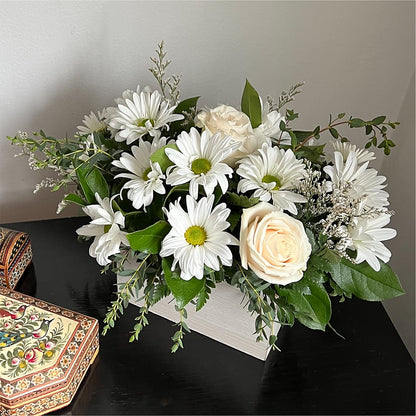 Fresh Linen Box Bouquet – CASSIDY'S FLOWERS, Newmarket ON