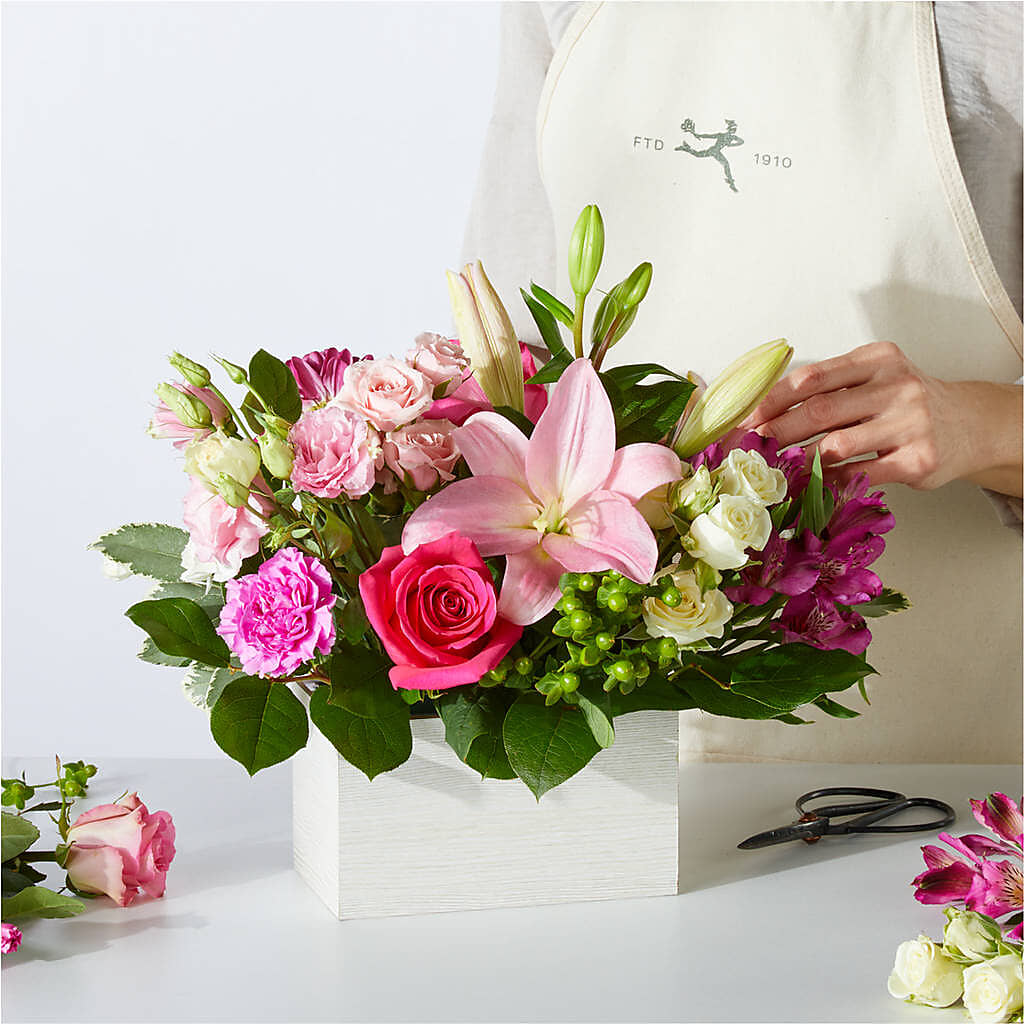 Sweetberry Box – A Florist Original – CASSIDY'S FLOWERS, Newmarket ON