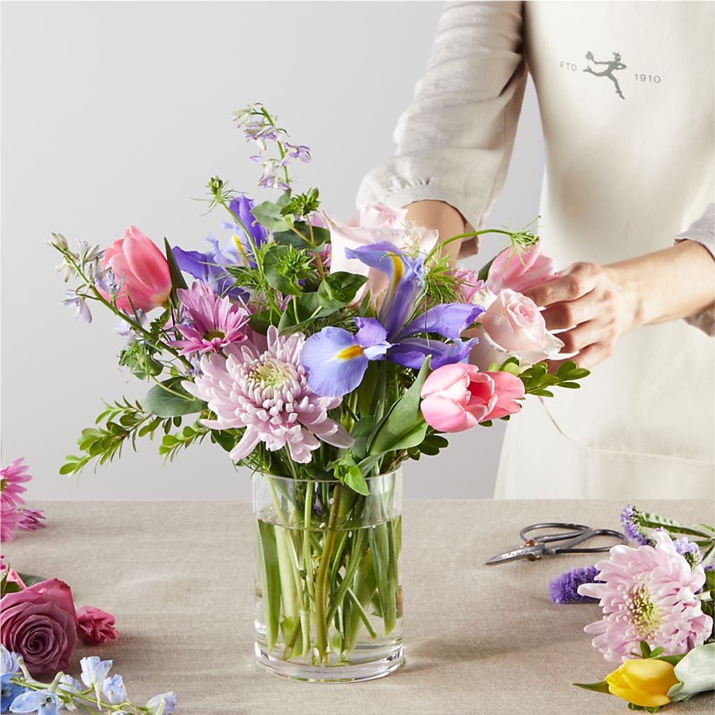 Pastel Tradition - A Florist Original – CASSIDY'S FLOWERS, Newmarket ON