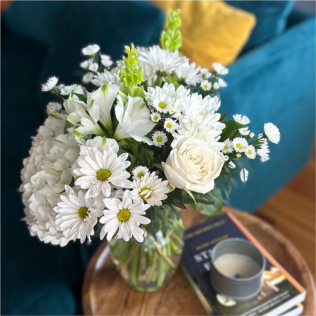Classic Ivory – A Florist Original – CASSIDY'S FLOWERS, Newmarket ON