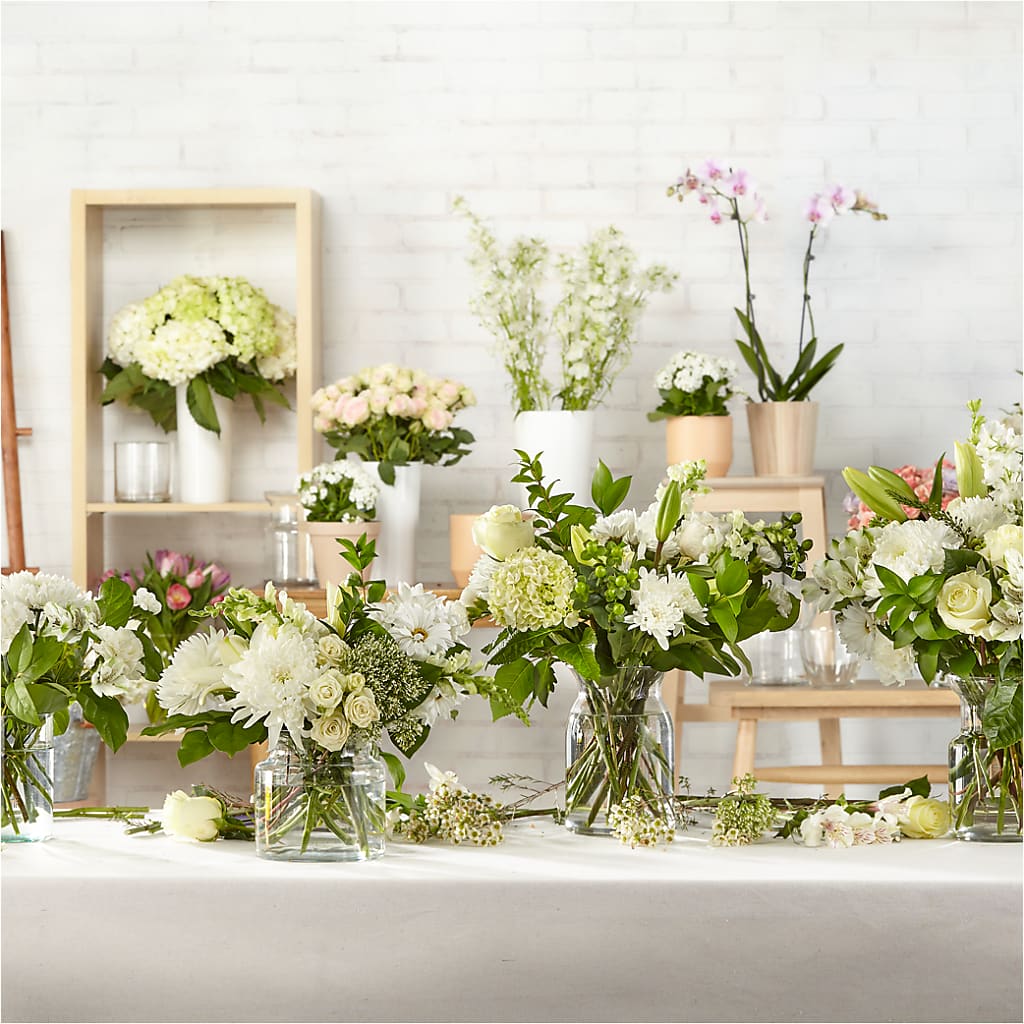 Classic Ivory – A Florist Original – CASSIDY'S FLOWERS, Newmarket ON