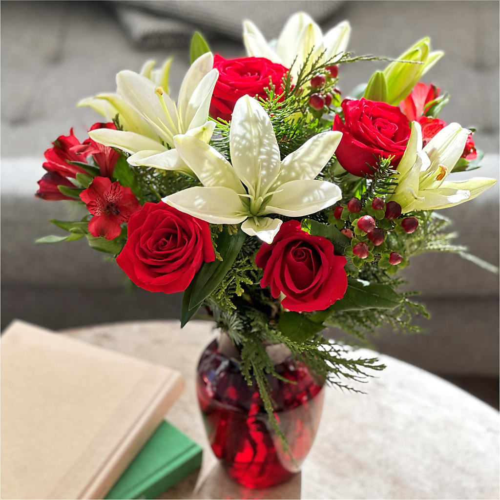 Evergreen Delight Bouquet – CASSIDY'S FLOWERS, Newmarket ON