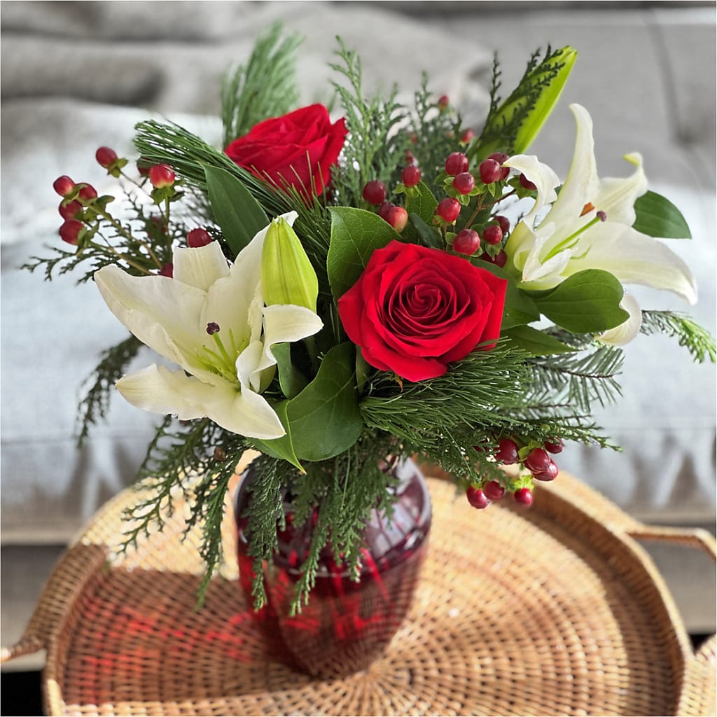Evergreen Delight Bouquet – CASSIDY'S FLOWERS, Newmarket ON