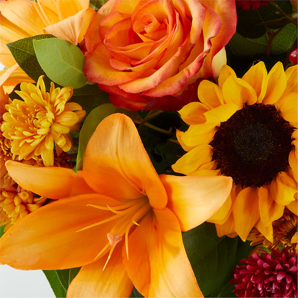 Grateful Centerpiece – CASSIDY'S FLOWERS, Newmarket ON