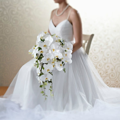 Classic White Bouquet – CASSIDY'S FLOWERS, Newmarket ON